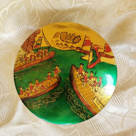 Hanoi Daewoo Vietnam wooden covered bowl. Painted scene, Gold embellished side. - Picture 9 of 11